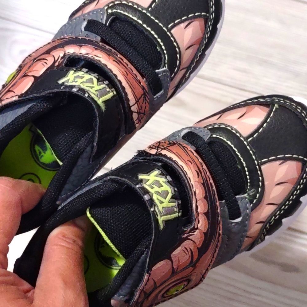 (77-3264)   JURASSIC Shoes Sz 8